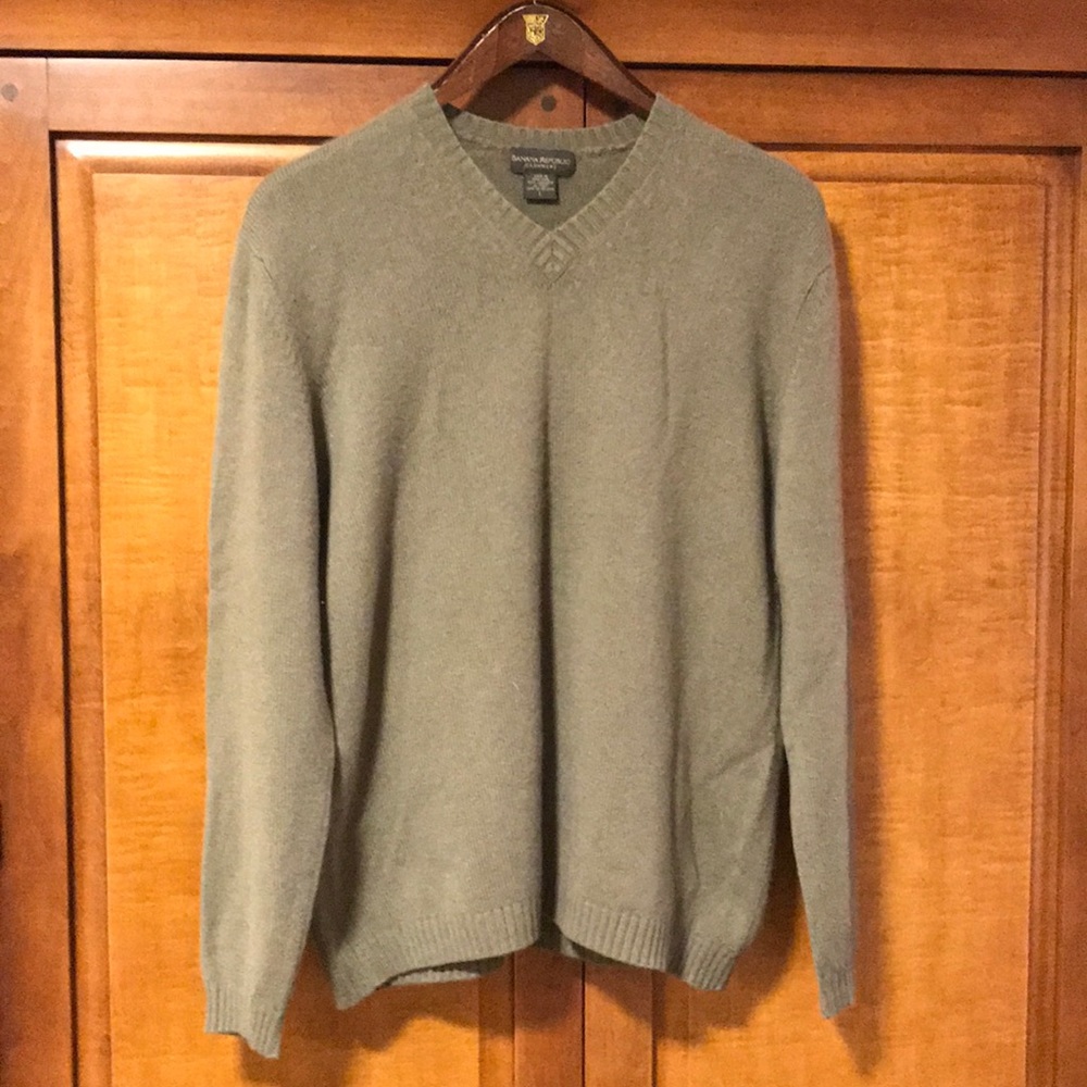 100% cashmere v-neck sweater, grey